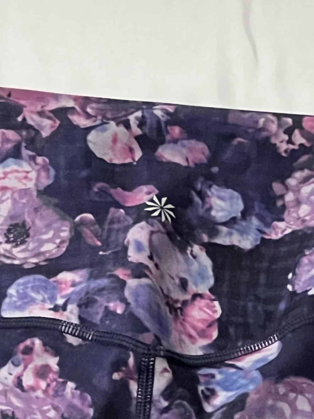 Athleta Salutation Stash Pocket II Printed 7/8 Tight Size L Purple Floral EUC - Picture 10 of 10